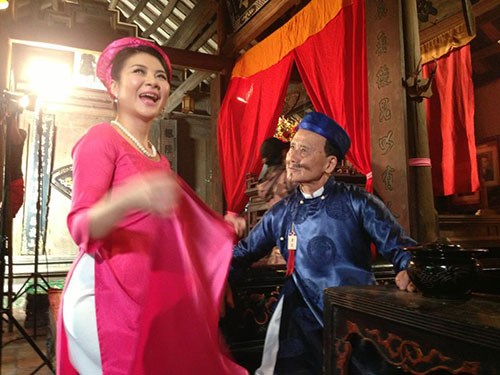 Nói về Kim Oanh, NSƯT Phạm Bằng cho biết, Kim Oanh mới chuyển sang diễn hài bởi vậy, chất hài của Kim Oanh chưa được “nhuyễn” như Vân Dung. Nghệ sĩ Phạm Bằng đánh giá cao khả năng diễn chính kịch của Kim Oanh.