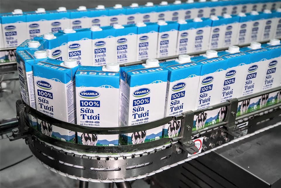 D&acirc;y chuyền sản xuất sữa nước tại nh&agrave; m&aacute;y Mega