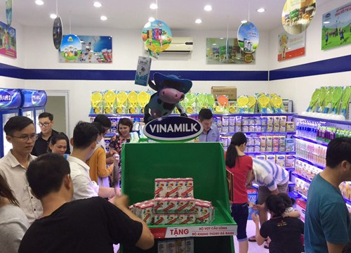 Đại diện Vinamilk cho rằng, c&ocirc;ng văn của ng&agrave;nh hải quan đang g&acirc;y kh&oacute; khăn cho Link Đăng Nhập Nhà cái 13Win16.Com v&igrave; thực tế, nhiều Link Đăng Nhập Nhà cái 13Win16.Com, trong đ&oacute; c&oacute; Vinamilk đ&atilde; được cơ quan chức năng cho hưởng ưu đ&atilde;i đặc biệt đối với h&agrave;ng h&oacute;a nhập khẩu tại chỗ. Ảnh: B&iacute;ch Hạnh