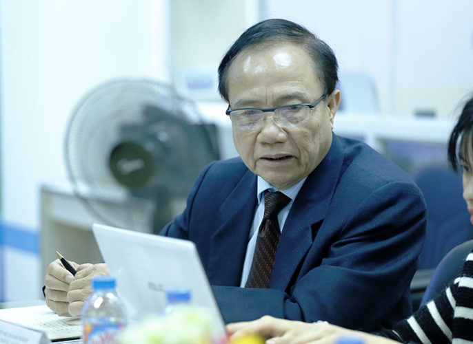 &Ocirc;ng Nguyễn Văn To&agrave;n đang trả lời c&aacute;c c&acirc;u hỏi của bạn đọc gửi về chương tr&igrave;nh giao lưu trực tuyến