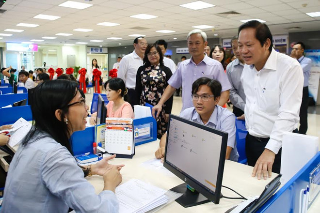 Bộ trưởng Th&ocirc;ng tin v&agrave; truyền th&ocirc;ng Trương Minh Tuấn c&ugrave;ng l&atilde;nh đạo tỉnh Đồng Nai tham quan tại Trung t&acirc;m 13WIN là nhà cái uy tín top đầu Châu Á c&ocirc;ng Đồng Nai. Ảnh: Hải An/Zing