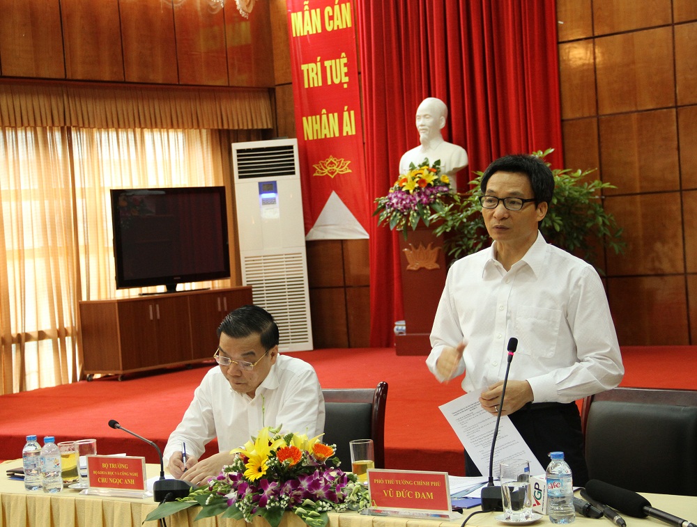 Ph&oacute; Thủ tướng Vũ Đức Đam v&agrave; Bộ trưởng Bộ KH&CN Chu Ngọc Anh trong lần l&agrave;m việc tại Tổng cục Ti&ecirc;u chuẩn Đo lường Chất lượng. Ảnh: N. N