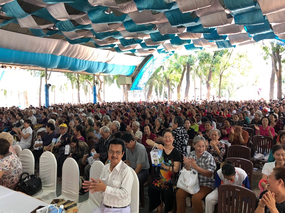  Gần 2.000 người cao tuổi h&agrave;o hứng tham gia Hội thảo