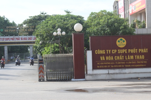 Trụ sở C&ocirc;ng ty cổ phần Supe Phốt ph&aacute;t v&agrave; H&oacute;a chất L&acirc;m Thao tại thị trấn L&acirc;m Thao, huyện L&acirc;m Thao, tỉnh Ph&uacute; Thọ