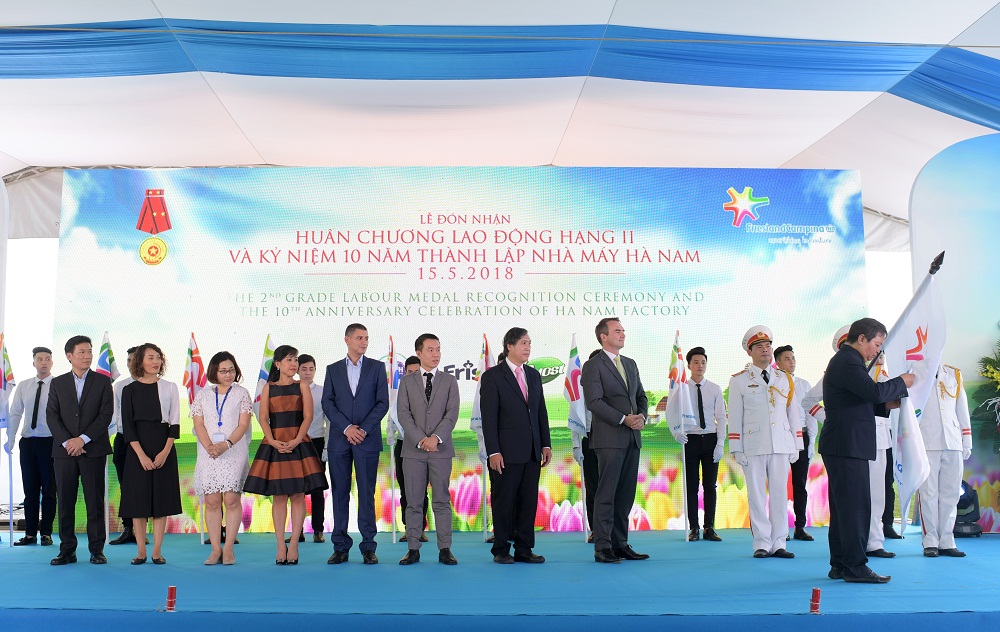 Lễ đ&oacute;n nhận Hu&acirc;n chương Lao đ&ocirc;ng hạng II v&agrave; Kỷ niệm 10 năm th&agrave;nh lập nh&agrave; m&aacute;y H&agrave; Nam