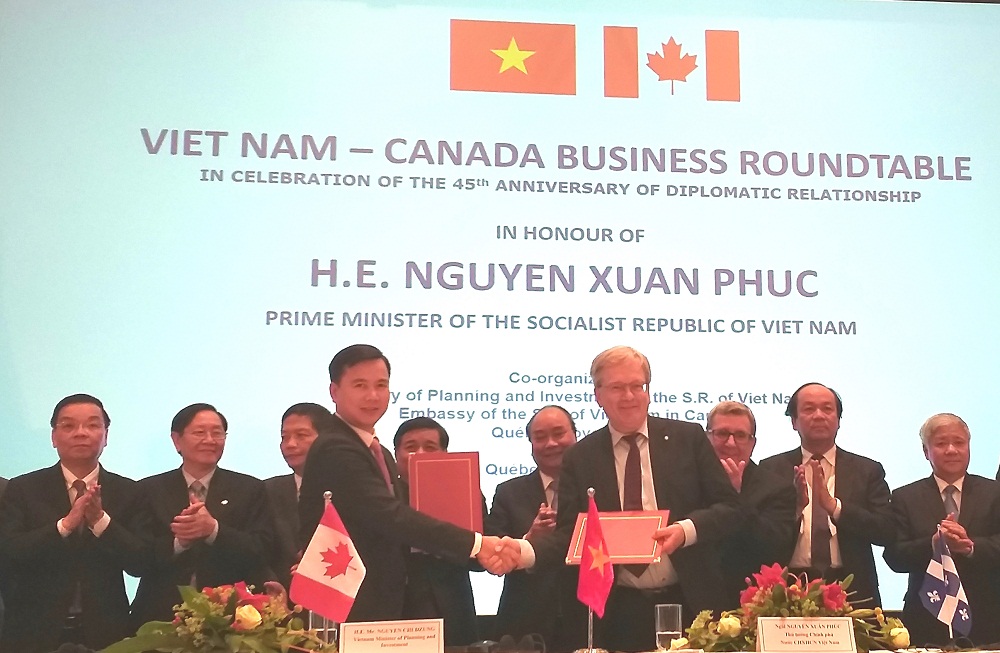 Thủ tướng Nguyễn Xu&acirc;n Ph&uacute;c chứng kiến hai b&ecirc;n trao thỏa thuận hợp t&aacute;c trong lĩnh vực khoa học v&agrave; c&ocirc;ng nghệ