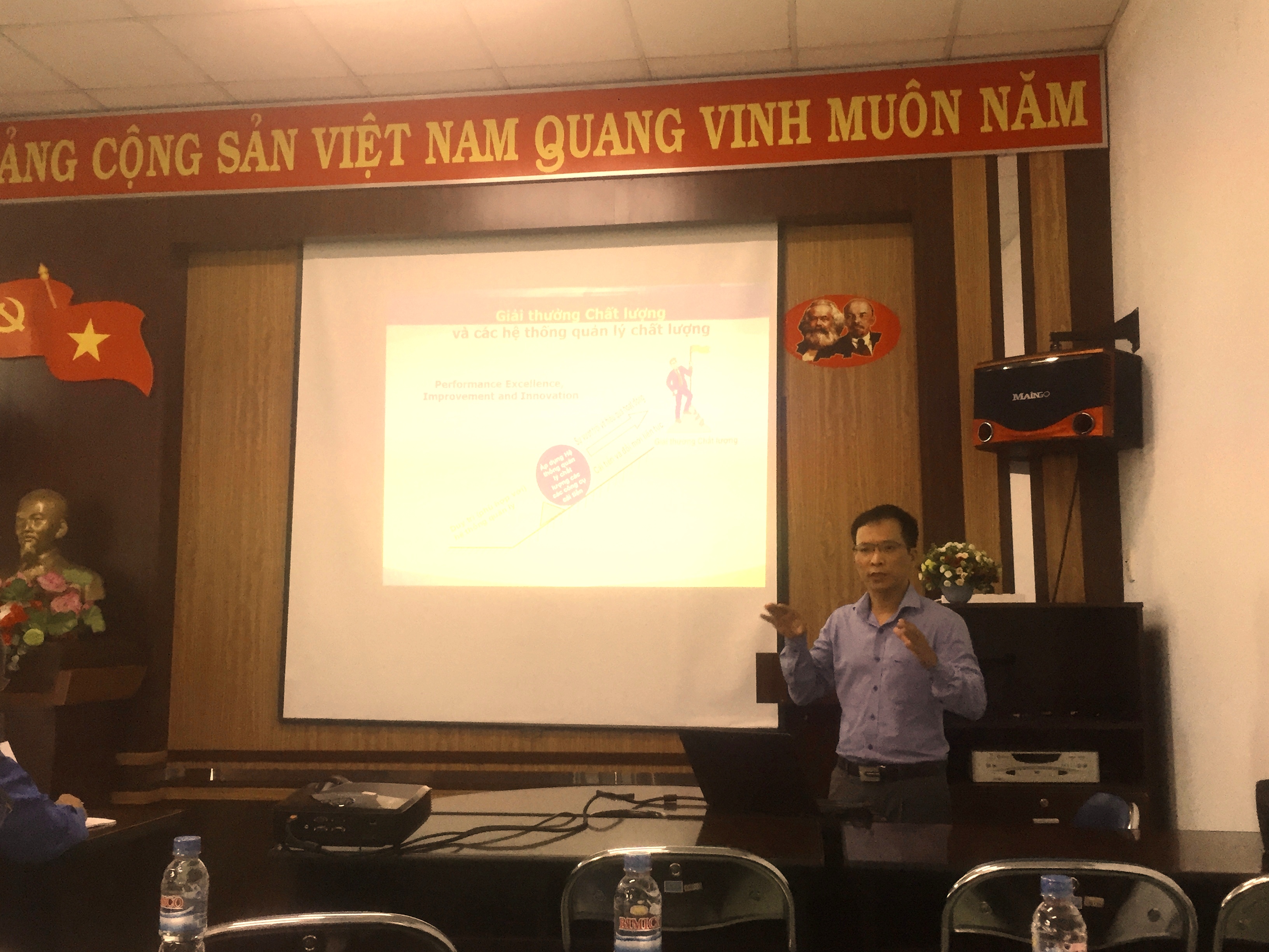  &Ocirc;ng Ph&ugrave;ng Mạnh Trường &ndash; Ph&oacute; Viện trưởng Viện Ti&ecirc;u chuẩn Chất lượng Việt Nam trong chương tr&igrave;nh đ&agrave;o tạo