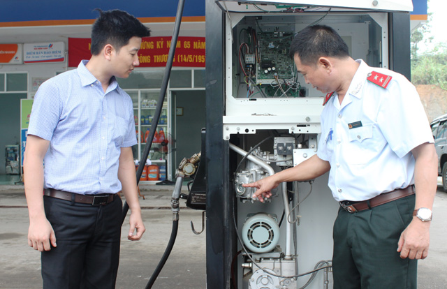 Thanh kiểm tra chất lượng xăng, dầu, kh&iacute; h&oacute;a lỏng l&agrave; một nội dung lu&ocirc;n được Thanh tra KH&CN quan t&acirc;m.