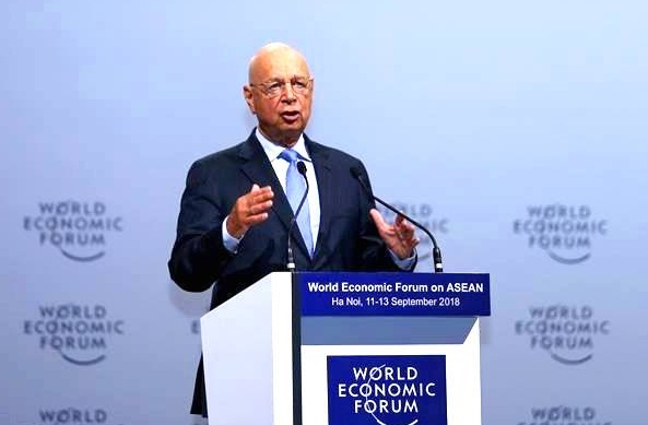 Chủ tịch WEF ASEAN Klaus Schwab cho rằng cuộc C&aacute;ch mạng C&ocirc;ng nghiệp lần thứ tư đang tạo ra rất nhiều cơ hội cho c&aacute;c nước.