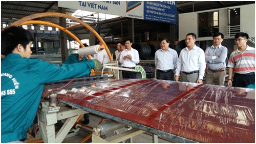  Sở KH&CN Cao Bằng kiểm tra d&acirc;y chuyền sản xuất t&ocirc;n chống n&oacute;ng tại C&ocirc;ng ty TNHH Giang Hiền. Ảnh SKHCN Cao Bằng