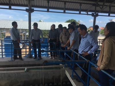  Cơ quan chức năng khảo s&aacute;t thực tế tại Nh&agrave; m&aacute;y nước H&agrave;m Thuận Bắc. Ảnh Chi cục B&igrave;nh Thuận