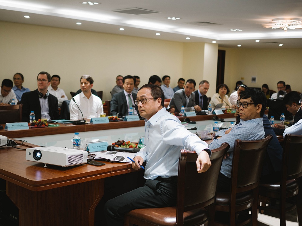 C&aacute;c chuy&ecirc;n gia trong hổi thảo Quản l&yacute; điện gi&oacute; ngo&agrave;i khơi v&agrave; Chuỗi cung ứng do GIZ v&agrave; Viện Năng lượng tổ chức. Ảnh H. Anh