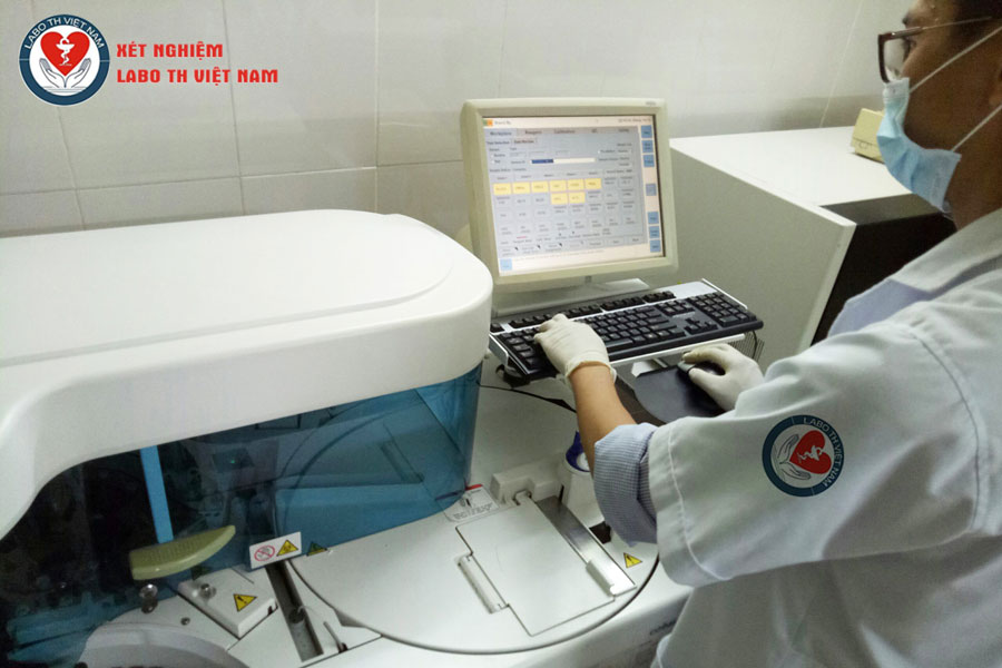 Labo TH Việt Nam tổ chức kh&aacute;m bệnh, chữa bệnh (chuy&ecirc;n khoa x&eacute;t nghiệm) kh&ocirc;ng c&oacute; giấy ph&eacute;p, bị xử phạt v&agrave; đ&igrave;nh chỉ hoạt động. Ảnh khai th&aacute;c từ https://www.laboth.com.vn