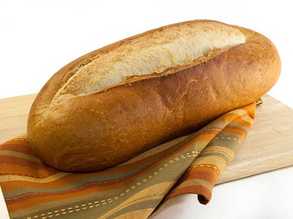 B&aacute;nh m&igrave; cho v&agrave;o tủ lạnh sẽ bị cứng v&agrave; kh&ocirc;. 