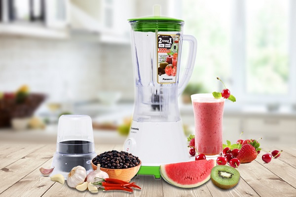  M&aacute;y xay sinh tố c&oacute; cối bằng thủy tinh sẽ đảm bảo an to&agrave;n hơn so với loại cối nhựa.