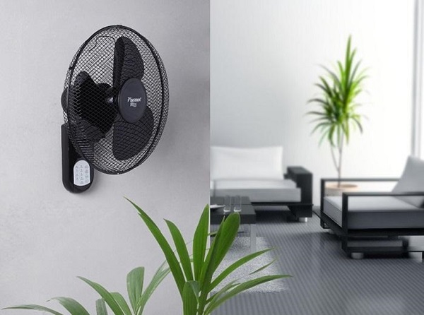  Đặt quạt điện ở vị tr&iacute; tho&aacute;ng m&aacute;t sẽ khiến căn ph&ograve;ng m&aacute;t mẻ, dễ chịu hơn.