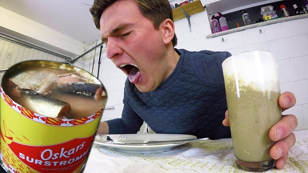Surstr&ouml;mming l&agrave; một trong những m&oacute;n ăn được đ&aacute;nh gi&aacute; l&agrave; c&oacute; m&ugrave;i vị ''kinh khủng'' nhất thế giới. 