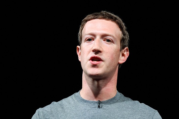 Mark Zuckerberg, &ocirc;ng tr&ugrave;m Facebook l&agrave; tỷ ph&uacute; trẻ nhất lịch sử.