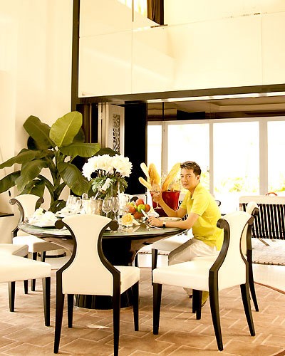 Phòng ngủ và phòng khách được thiết kế hiện đại, trẻ trung và sang trọng