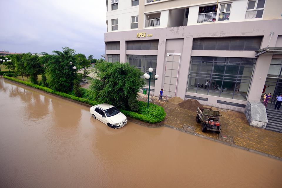 Mọi hoạt động của cư d&acirc;n trong khu chung cư n&agrave;y đều bị t&ecirc; liệt, kh&oacute; khăn