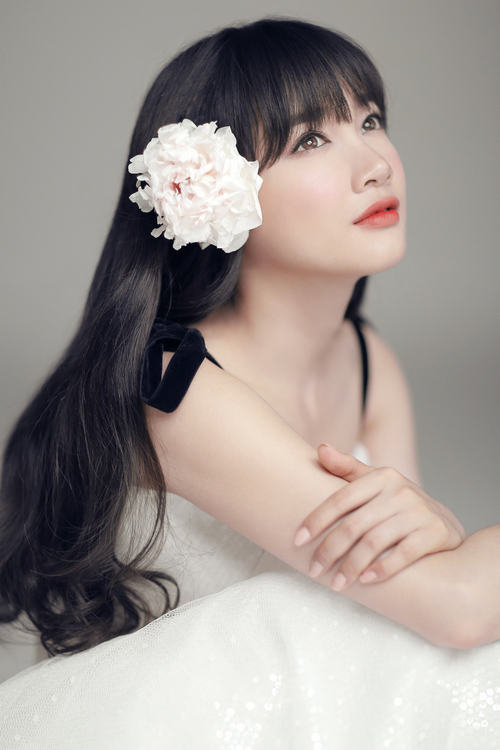 Sở hữu n&eacute;t đẹp mong manh, Nh&atilde; Phương ng&agrave;y c&agrave;ng được kh&aacute;n giả quan t&acirc;m nhiều hơn