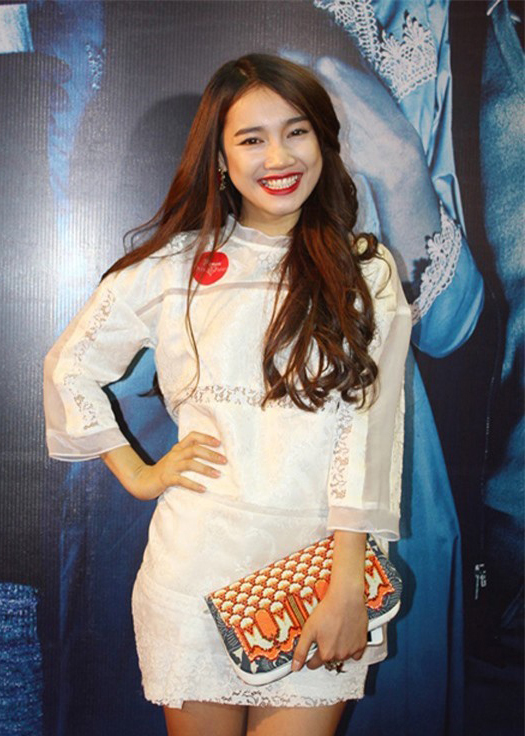 Năm 2014, Nhã Phương có tiến bộ về phong cách, nhan sắc khi tiết chế trang phục. Cô chuyển sang để tóc dài không mái. Năm 2014, Nhã Phương có tiến bộ về phong cách, nhan sắc khi tiết chế trang phục. Cô chuyển sang để tóc dài không mái.