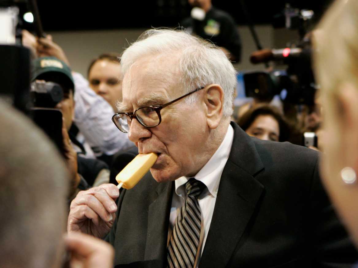 Nh&agrave; tỷ ph&uacute; Warren Buffett ăn như 1 đứa trẻ 6 tuổi