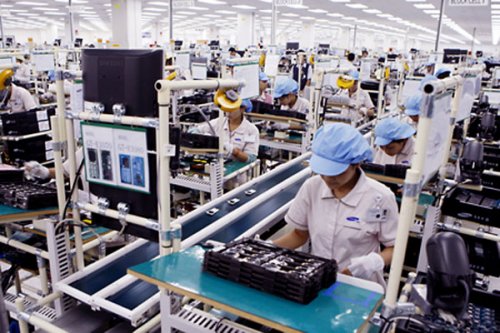 Điện thoại di động v&agrave; linh kiện vượt qua dệt may trở th&agrave;nh ng&agrave;nh c&oacute; gi&aacute; trị xuất khẩu cao nhất của Việt Nam