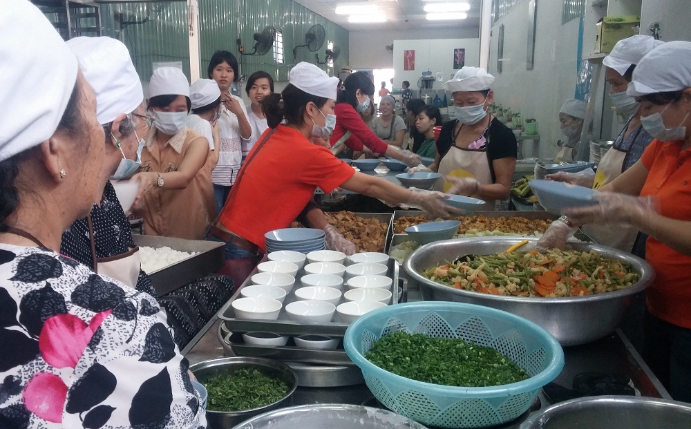 Quán ăn chay đông thực khách mùa lễ Vu Lan và tháng Cô hồn Quán ăn chay đông thực khách mùa lễ Vu Lan và tháng Cô hồn