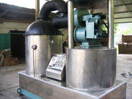  &Ocirc;ng Trịnh Đ&igrave;nh Năng - Gi&aacute;m đốc C&ocirc;ng ty TNHH Nhiệt C&ocirc;ng nghiệp Hỏa Tự Long (Bắc Kạn) chế tạo ra hệ thống l&ograve; xử l&yacute; r&aacute;c thải y tế gi&aacute; rẻ, c&ocirc;ng năng t&aacute;c dụng tốt, đ&atilde; được nhiều cơ sở chọn mua, ứng dụng.