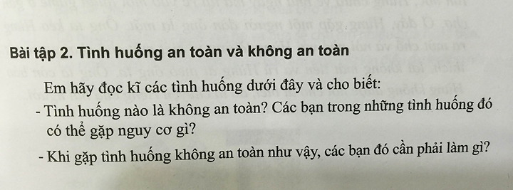 S&aacute;ch dạy kỹ năng sống c&oacute; nội dung phản cảm, sờ v&agrave;o v&ugrave;ng k&iacute;n, x&acirc;m hại t&igrave;nh dục v&agrave; bắt c&oacute;c
