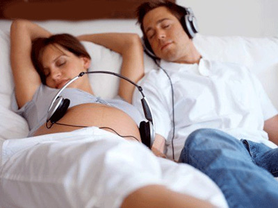 B&agrave; bầu cần biết những bản nhạc ph&ugrave; hợp sẽ gi&uacute;p thai nhi ph&aacute;t triển khỏe mạnh, th&ocirc;ng minh hơn