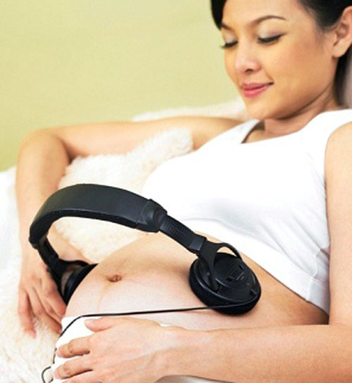C&aacute;c b&agrave; mẹ n&ecirc;n tập cho thai nhi nghe nhạc từ tuần tuổi thứ 16
