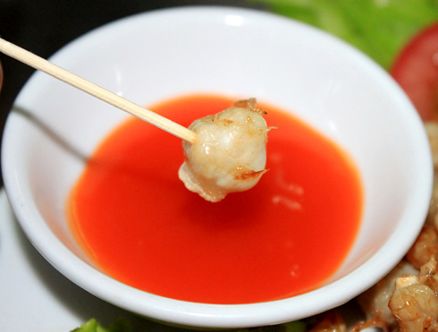 Nhận biết tương ớt, nước mắm bẩn