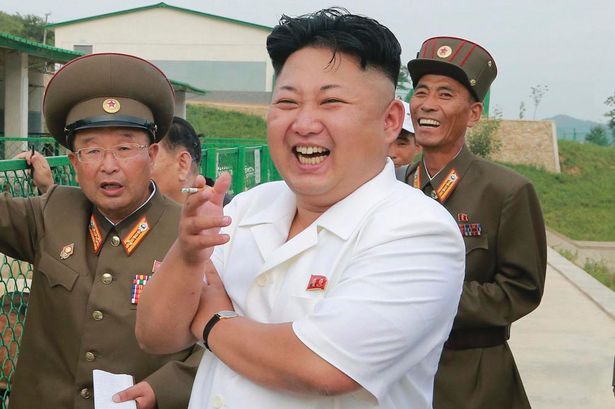 &Ocirc;ng Hwang Pyong-so (giữa) được cho l&agrave; bạn t&acirc;m t&igrave;nh với Chủ tịch Triều Ti&ecirc;n Kim Jong Un