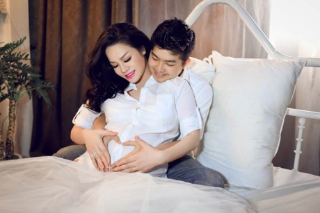 Nhật Kim Anh bị ngất nhiều lần sau khi sinh con đầu l&ograve;ng