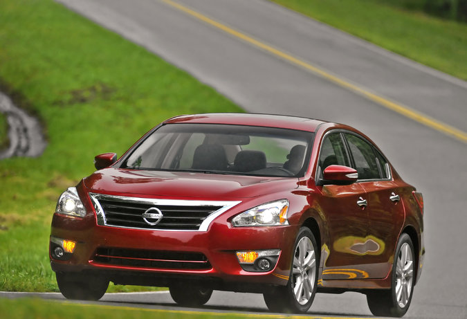 H&atilde;ng Nissan v&agrave; Mitsubishi thu hồi h&agrave;ng chục ngh&igrave;n xe &ocirc; t&ocirc; k&eacute;m chất lượng tại Mỹ
