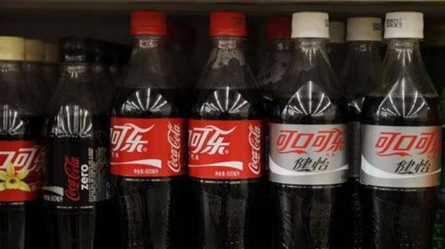 Một nh&agrave; m&aacute;y sản xuất Coca Cola Trung Quốc buộc phải đ&oacute;ng cửa v&igrave; sử dụng vỏ chai nhiễm khuẩn