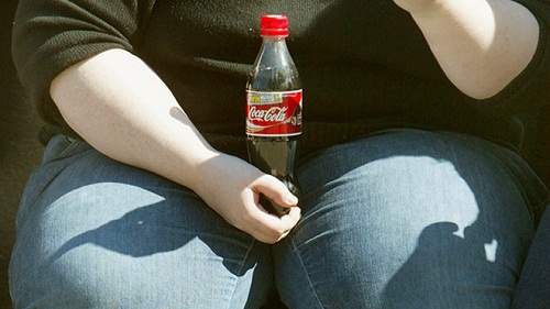 Nước ngọt Coca Cola l&agrave; một trong những t&aacute;c nh&acirc;n g&acirc;y bệnh b&eacute;o ph&igrave; v&agrave; tiểu đường