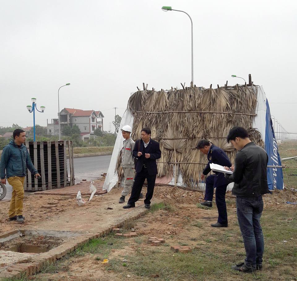 Khu vực nh&oacute;m cướp đưa cả xa cẩu v&agrave;o c&ocirc;ng trường g&acirc;y &aacute;n