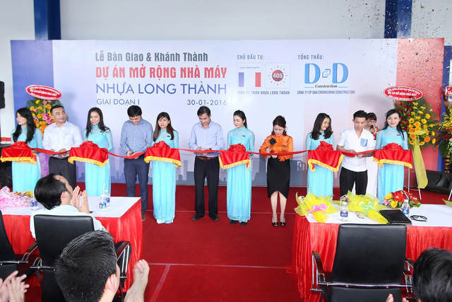 Cắt băng khánh thành trong lễ bàn giao và khánh thành giai đoạn 1 dự án phát triển nhà máy Nhựa Long Thành Cắt băng khánh thành trong lễ bàn giao và khánh thành giai đoạn 1 dự án phát triển nhà máy Nhựa Long Thành