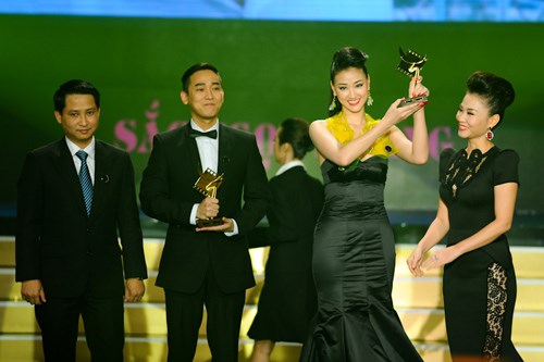 Mặc dù không được hưởng lợi tiền bạc nhiều khi đại gia đang phá sản, những mối quan hệ mà Maya có được nhờ mối tình này đủ để cô tự bước đi trong showbiz. Cô liên tục được mời đóng vai chính trong các dự án điện ảnh bom tấn và nhanh chóng trở thành một diễn viên tên tuổi loạt phim ăn khách như ‘Scandal 1’, ‘Bước nhảy hoàn vũ’, ‘Cô dâu đại chiến’... Maya đã giành được một giải Cánh diều vàng cho Nữ diễn viên chính xuất sắc nhất.