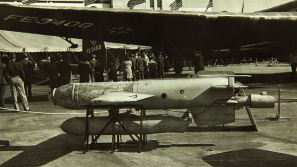 Henschel Hs 293 là tên lửa hành trình chống tàu của Đức Quốc xã trong Chiến tranh thế giới II. Đây là loại tên lửa trượt được điều khiển bằng sóng vô tuyến và có bộ động cơ gắn ở bên dưới. Henschel Hs 293 là tên lửa hành trình chống tàu của Đức Quốc xã trong Chiến tranh thế giới II. Đây là loại tên lửa trượt được điều khiển bằng sóng vô tuyến và có bộ động cơ gắn ở bên dưới.