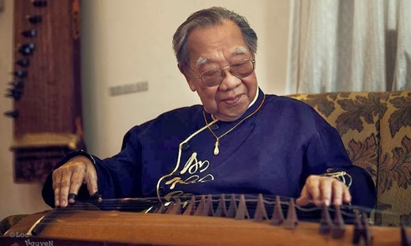Gi&aacute;o sư Trần Văn Kh&ecirc; l&agrave; c&acirc;y đại thụ trong giới học thuật li&ecirc;n quan đến &acirc;m nhạc v&agrave; nhiều lĩnh vực kh&aacute;c kh&ocirc;ng chỉ tại Việt Nam