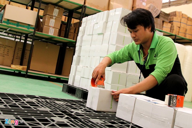 Những dịch vụ ng&agrave;y Tết như chuyển h&agrave;ng qua xe kh&aacute;ch, giao h&agrave;ng tận nh&agrave; lu&ocirc;n trong t&igrave;nh trạng cầu vượt qu&aacute; cung