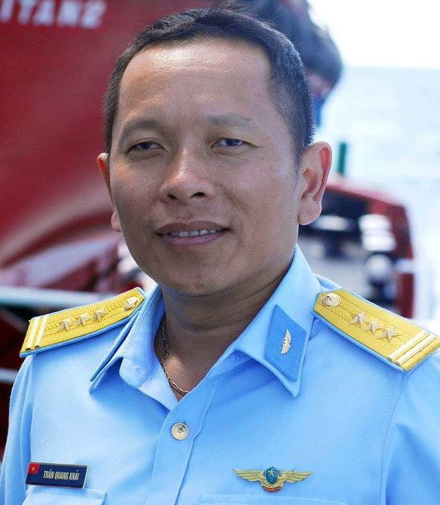Thượng tá phi công Trần Quang Khải sinh năm 1971, ở thôn Tân Văn 2, xã Tân Dĩnh, huyện Lạng Giang, tỉnh Bắc Giang. Ảnh báo Nghệ An