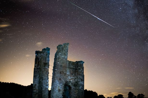Mưa sao băng Perseids xuất hiện giữa khung cảnh tuyệt đẹp nơi có khách sạn Edlington Mưa sao băng Perseids xuất hiện giữa khung cảnh tuyệt đẹp nơi có khách sạn Edlington