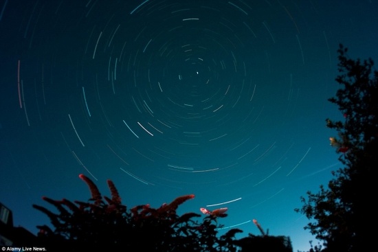 Hình ảnh này ghi lại đỉnh điểm sao băng Perseids trong 60 phút ở Wimbledon, London vào ngày 9/8 Hình ảnh này ghi lại đỉnh điểm sao băng Perseids trong 60 phút ở Wimbledon, London vào ngày 9/8