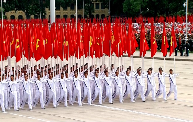 Khối Hồng Kỳ tiến vào lễ đài
