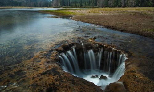 Hiện tượng ‘Hồ mất tích’ (Lost Lake) tại bang Oregon, Mỹ thường biến mất hàng năm thu hút sự chú ý của rất nhiều người trên thế giới.